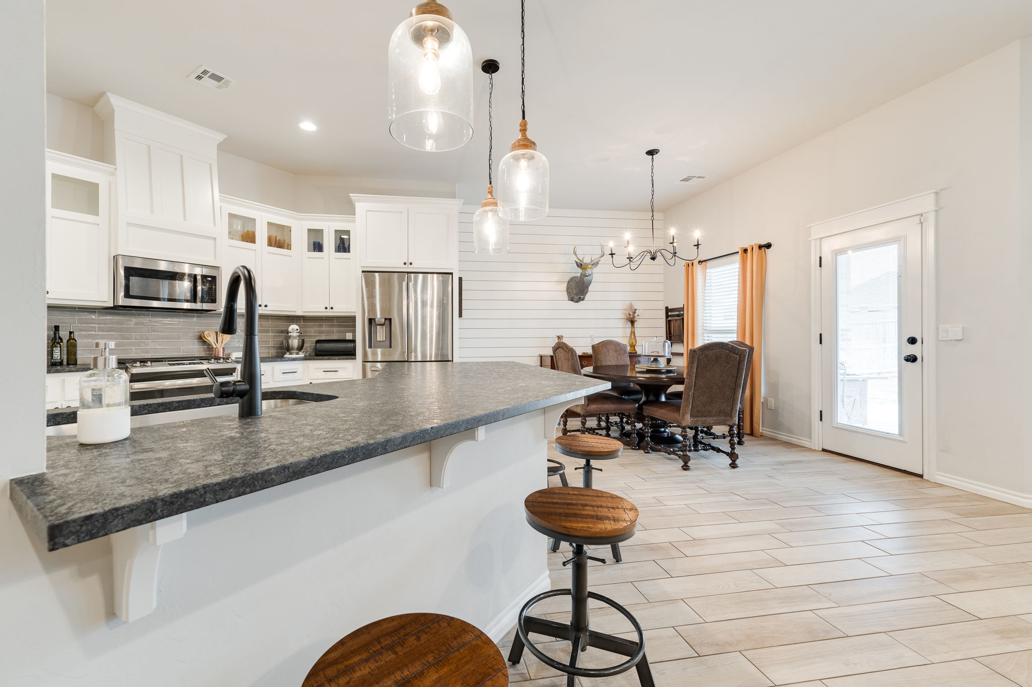 14301-Kamber-Drive-Yukon,-Oklahoma-Kitchen-