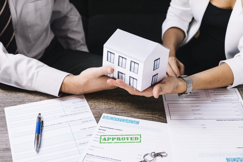 realtor making deal with customer office x