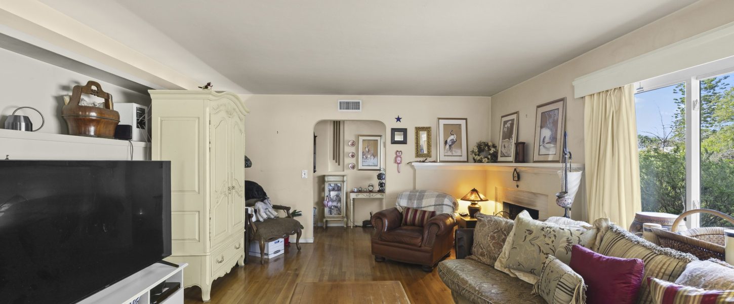 dle-agent-1760618356-65961e0b-Claremont-29
